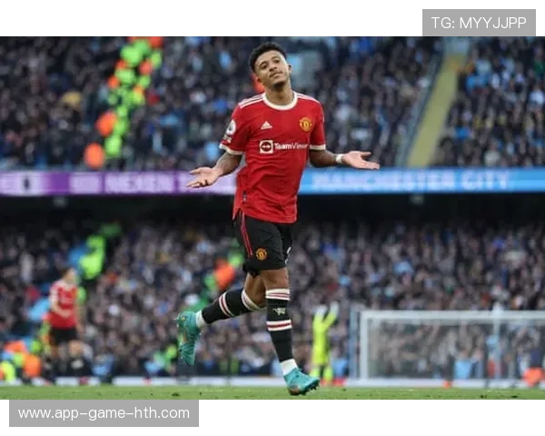 哈兰德面对夹击仍能完成射门——极限对抗中的进球哲学