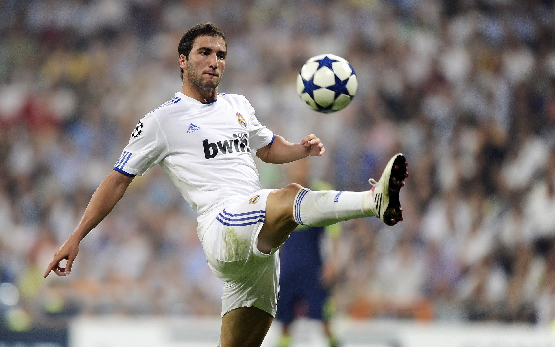 欧冠十六强抽签：巴黎碰上曼城 石油德比正式登陆淘汰赛舞台